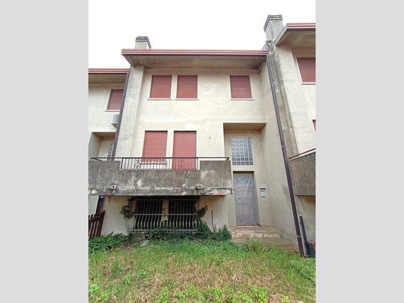 Casa Indipendente in Vendita a Cavarzere, 50'000&euro;, 150 m²