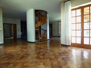 Casa Indipendente in Vendita a Luserna San Giovanni, 210'000€, 272 m²