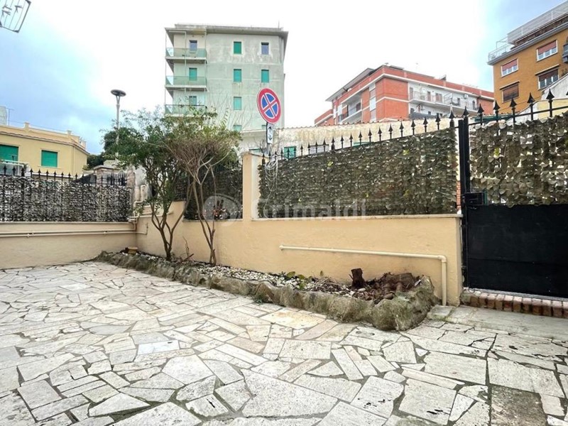 Bilocale in Affitto a Anzio, zona Centro, 2'500€, 65 m², arredato