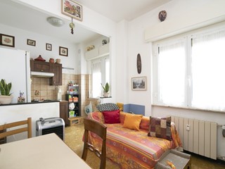 Appartamento in Vendita a Genova, zona Granarolo, 95'000€, 66 m²