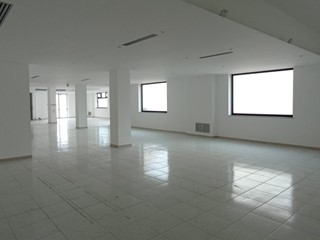 Immobile commerciale in Affitto a Ragusa, 3'200€, 500 m²