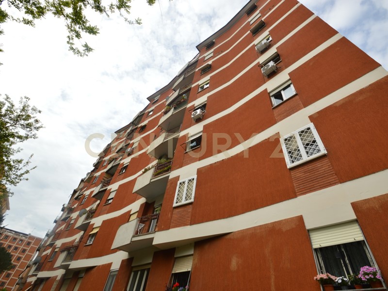 Appartamento in Vendita a Roma, 360'000€, 105 m², con Box