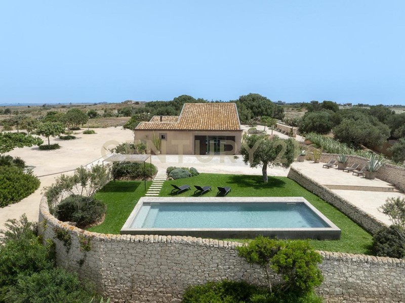 Casa Indipendente in Vendita a Portopalo di Capo Passero, 239 m², arredato, con Box