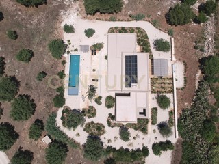 Casa Indipendente in Vendita a Portopalo di Capo Passero, 239 m², arredato, con Box