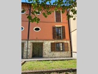 Casa Semi Indipendente in Vendita a Pennabilli, 140'000€, 202 m²