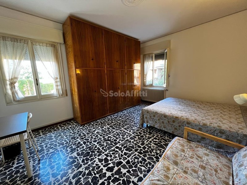 Stanza in Affitto a Modena, 300&euro;, 90 m²
