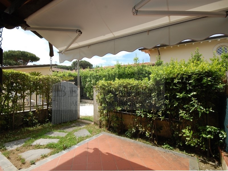 Casa Semi Indipendente in Vendita a Pietrasanta, zona Marina Di Pietrasanta, 570'000€, 70 m²