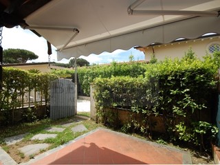 Casa Semi Indipendente in Vendita a Pietrasanta, zona Marina Di Pietrasanta, 570'000€, 70 m²