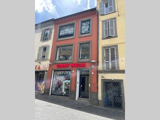Immobile commerciale in Affitto a Velletri, zona Corso della Repubblica 42-44, 3'000€, 250 m²