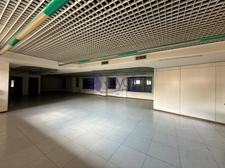 Ufficio in Affitto a Parabiago, 2'000€, 220 m²