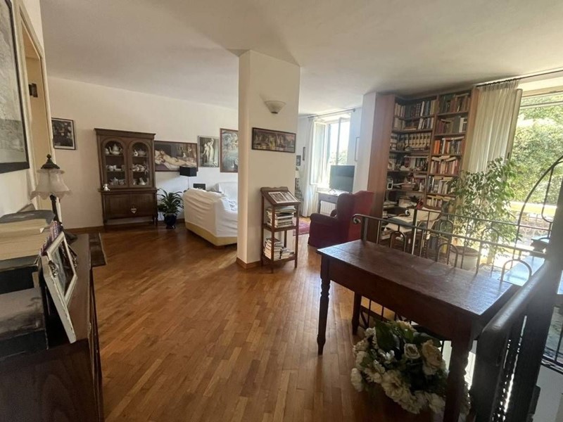 Appartamento in Vendita a Camaiore, zona Lido di Camaiore, 550'000&euro;, 130 m²