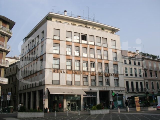 Ufficio in Affitto a Treviso, 1'400€, 140 m²