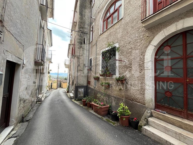 Trilocale in Vendita a Piedimonte Matese, 37'000€, 76 m²