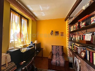 Villa bifamiliare in Vendita a Avezzano, 205'000€, 180 m²