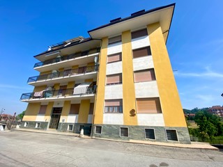 Appartamento in Vendita a Dogliani, 68'000€, 127 m²