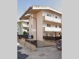 Appartamento in Vendita a Silvi, zona Zona Sud, 150'000€, , con Box