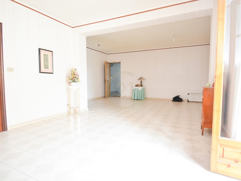 Appartamento in Vendita a Aci Catena, zona Centro, 115'000€, 130 m², con Box