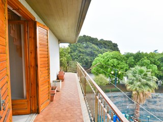 Appartamento in Vendita a Aci Catena, zona Centro, 115'000€, 130 m², con Box