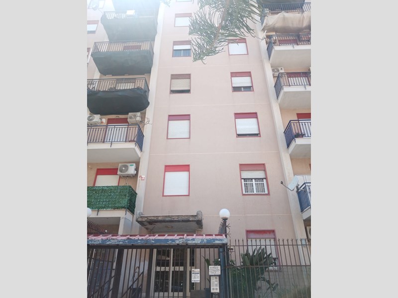 Quadrilocale in Vendita a Palermo, zona SPERONE, 160'000€, 120 m²