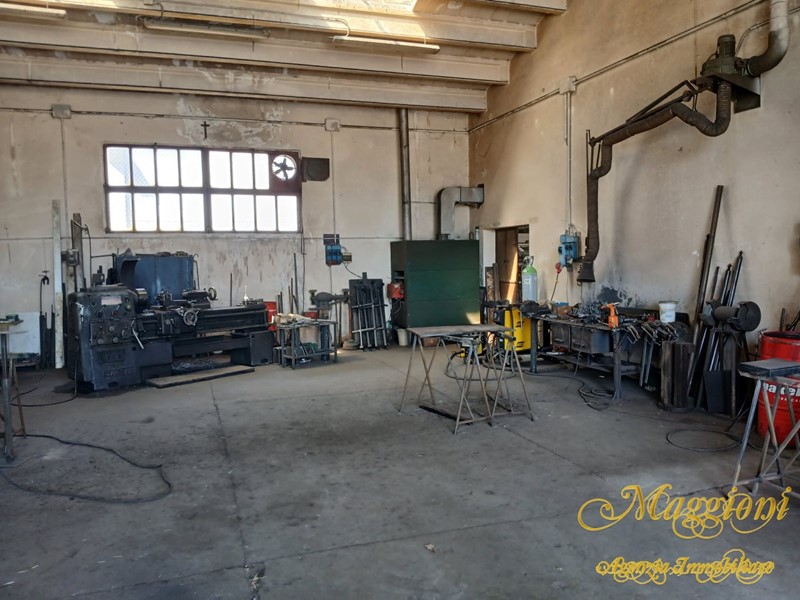 Capannone in Vendita a Parma, 90'000€, 140 m²