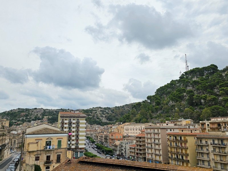 Trilocale in Vendita a Modica, zona MODICA BASSA, 30'000€, 35 m², con Box
