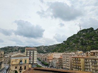 Trilocale in Vendita a Modica, zona MODICA BASSA, 30'000€, 35 m², con Box