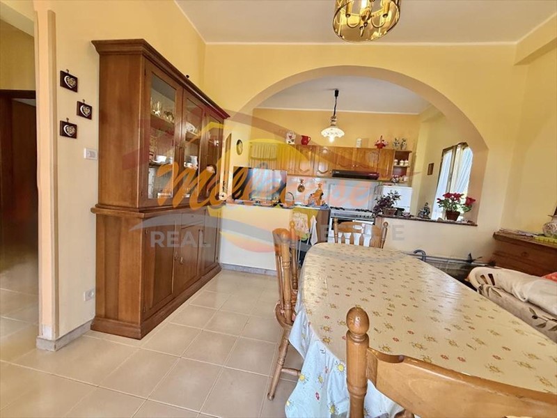 Villa in Vendita a Siracusa, zona Arenella, 258'000&euro;, 220 m², arredato