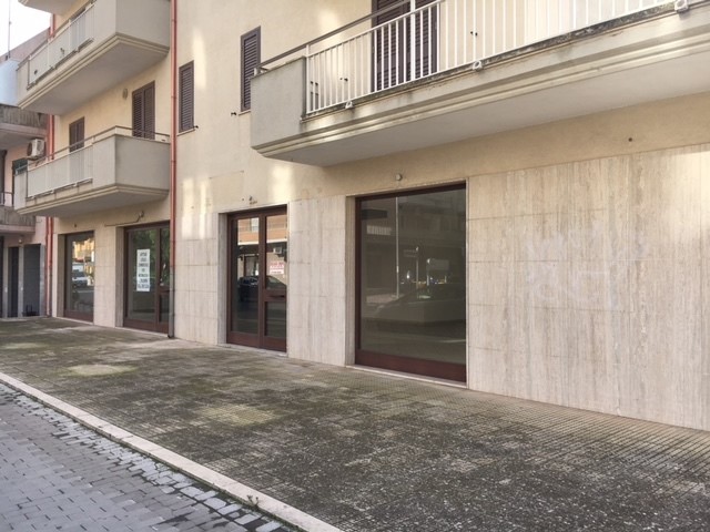 Immobile commerciale in Affitto a Modica, zona SORDA QUARTIERE, 1'600€, 160 m²