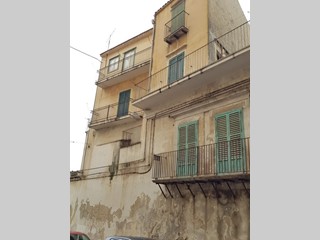 Appartamento in Vendita a Modica, zona MODICA ALTA, 80'000€, 130 m², con Box
