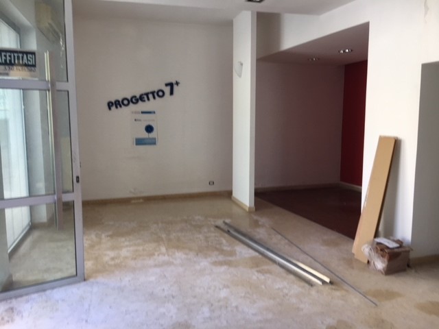 Immobile commerciale in Affitto a Modica, zona MODICA BASSA, 650€, 50 m²