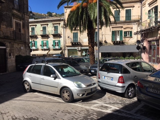 Immobile commerciale in Affitto a Modica, zona MODICA BASSA, 500€, 50 m²