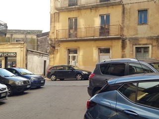 Immobile commerciale in Affitto a Modica, zona MODICA ALTA, 700€, 130 m²