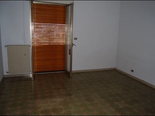 Immobile commerciale in Affitto a Modica, zona MODICA BASSA, 350€, 125 m²