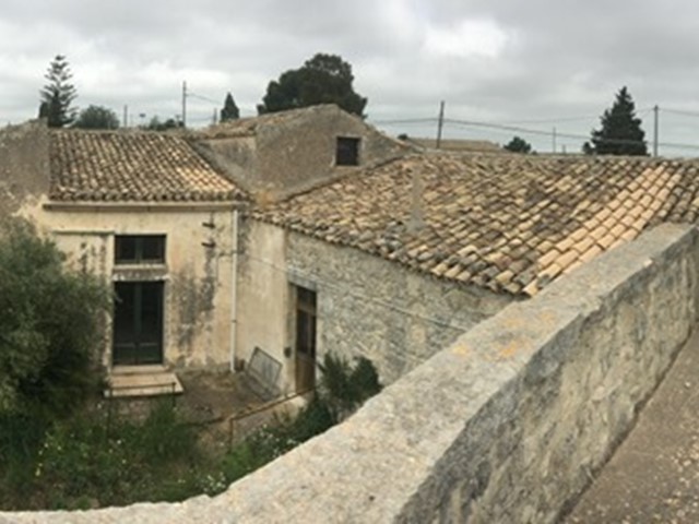 Casale in Vendita a Modica, zona FRIGINTINI, 350'000€, 700 m²