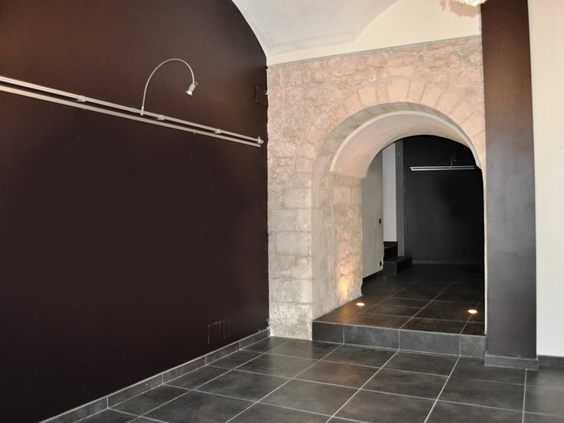 Immobile commerciale in Vendita a Modica, zona MODICA BASSA, 120'000€, 100 m²