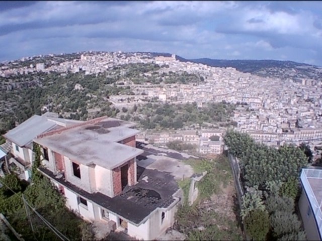 Appartamento in Vendita a Modica, zona DENTE, 119'000€, 210 m², con Box