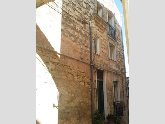 Villa in Vendita a Modica, zona MODICA ALTA, 65'000€, 120 m², arredato