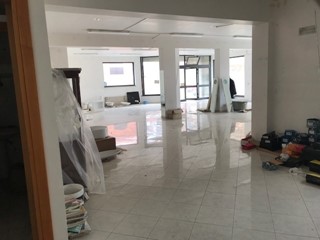 Immobile commerciale in Affitto a Modica, zona SORDA QUARTIERE, 1'000€, 150 m²