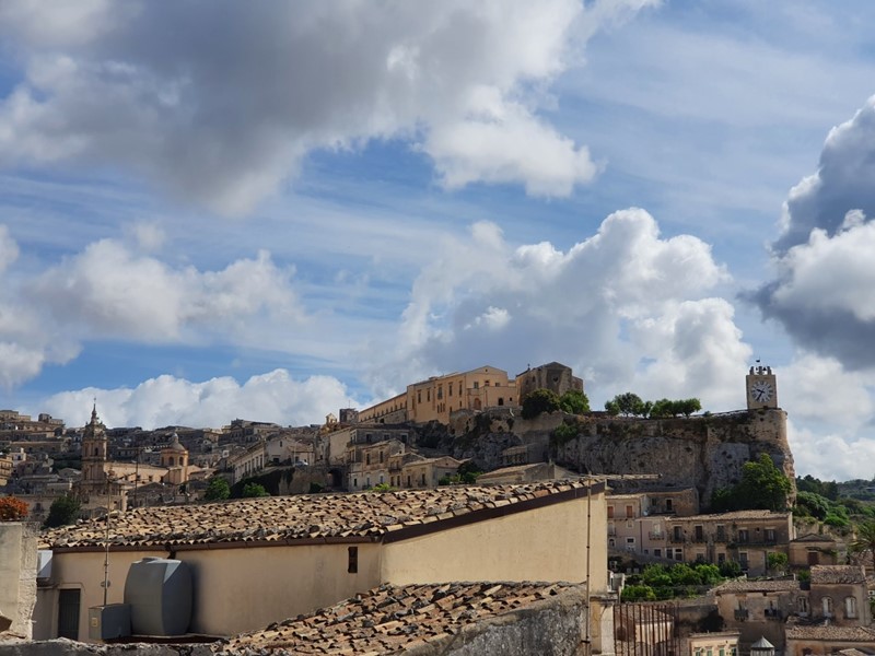 Villa in Vendita a Modica, zona MODICA BASSA, 129'000€, 230 m²