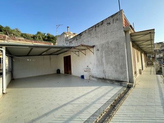 Appartamento in Vendita a Modica, zona MODICA BASSA, 89'000€, 150 m²