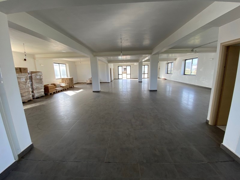 Immobile commerciale in Affitto a Modica, zona SORDA PERIFERIA, 1'000€, 340 m²