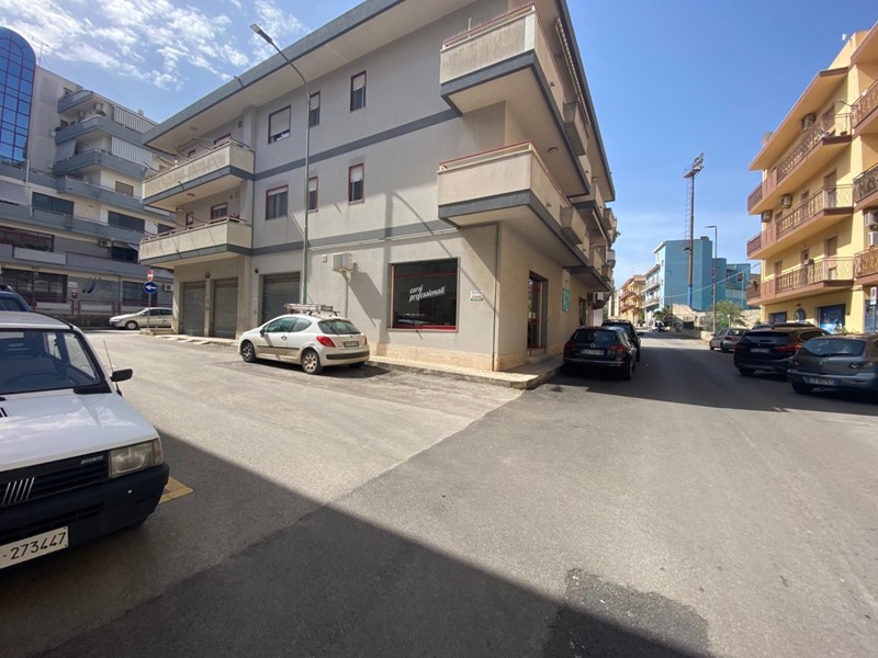 Immobile commerciale in Vendita a Modica, zona SORDA QUARTIERE, 120'000€, 105 m²