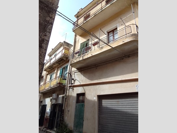 Appartamento in Vendita a Modica, 140'000€, 300 m², con Box