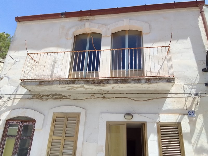 Villa in Vendita a Modica, zona MODICA BASSA, 40'000€, 105 m²