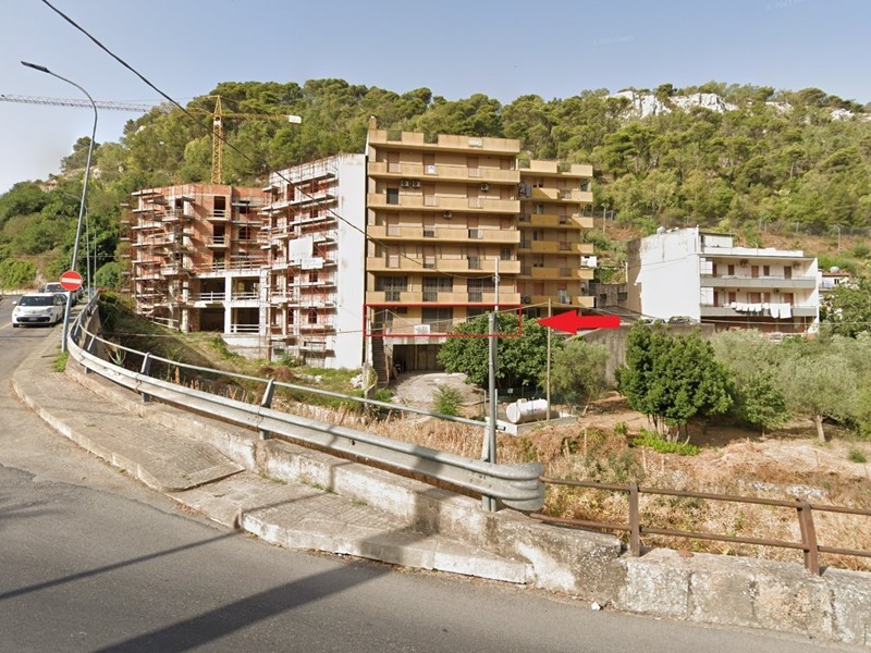 Immobile commerciale in Vendita a Modica, zona SORDA QUARTIERE, 60'000€, 392 m²