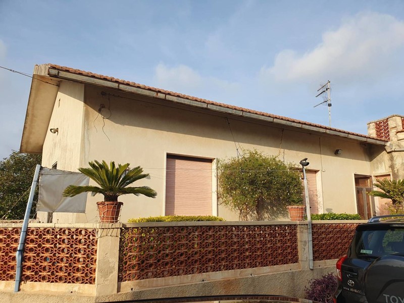 Appartamento in Vendita a Modica, zona SORDA PERIFERIA, 250'000€, 330 m²