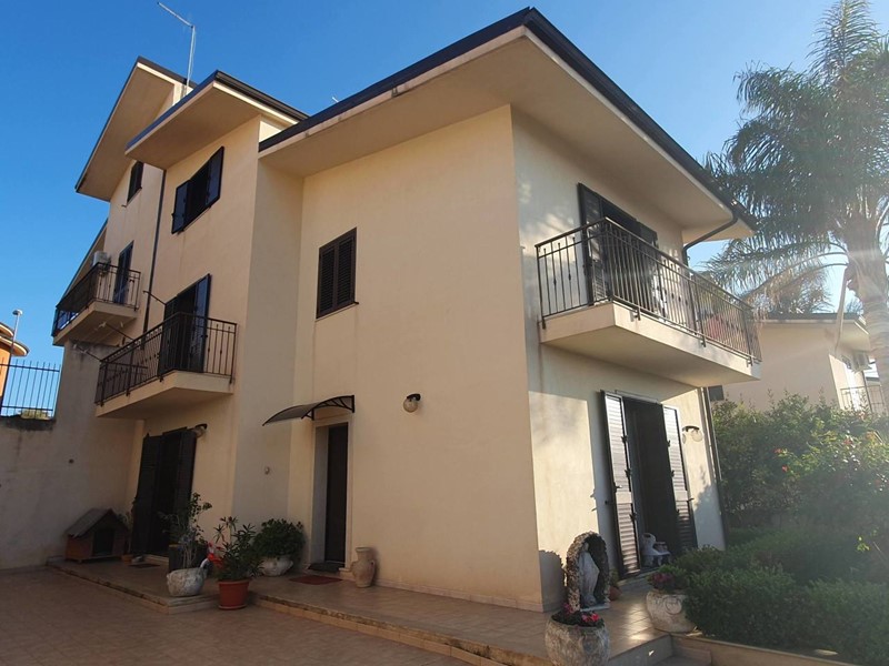 Villetta a schiera in Vendita a Scicli, 225'000€, 150 m²