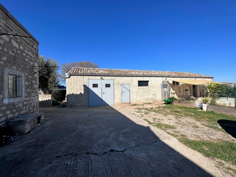Trilocale in Vendita a Modica, zona CAMPAGNA, 185'000€, 260 m²