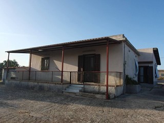 Villa in Vendita a Modica, zona SORDA PERIFERIA, 165'000€, 185 m², con Box