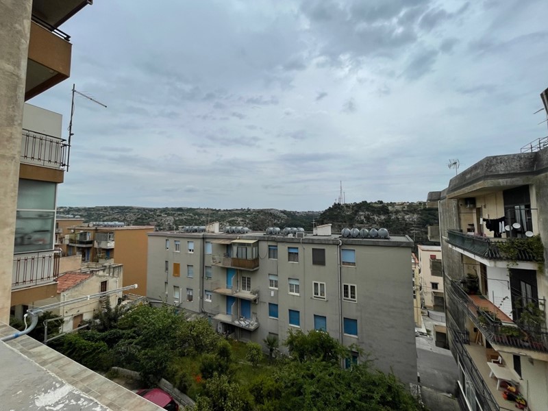 Villa in Vendita a Modica, zona DENTE, 137'000€, 110 m², con Box